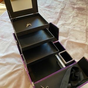 Younique Selfie Trunk 🖤💜